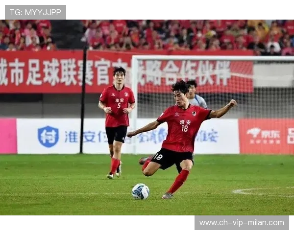 三队争抢同一中场，谁能最终赢得这场“中场之争”？