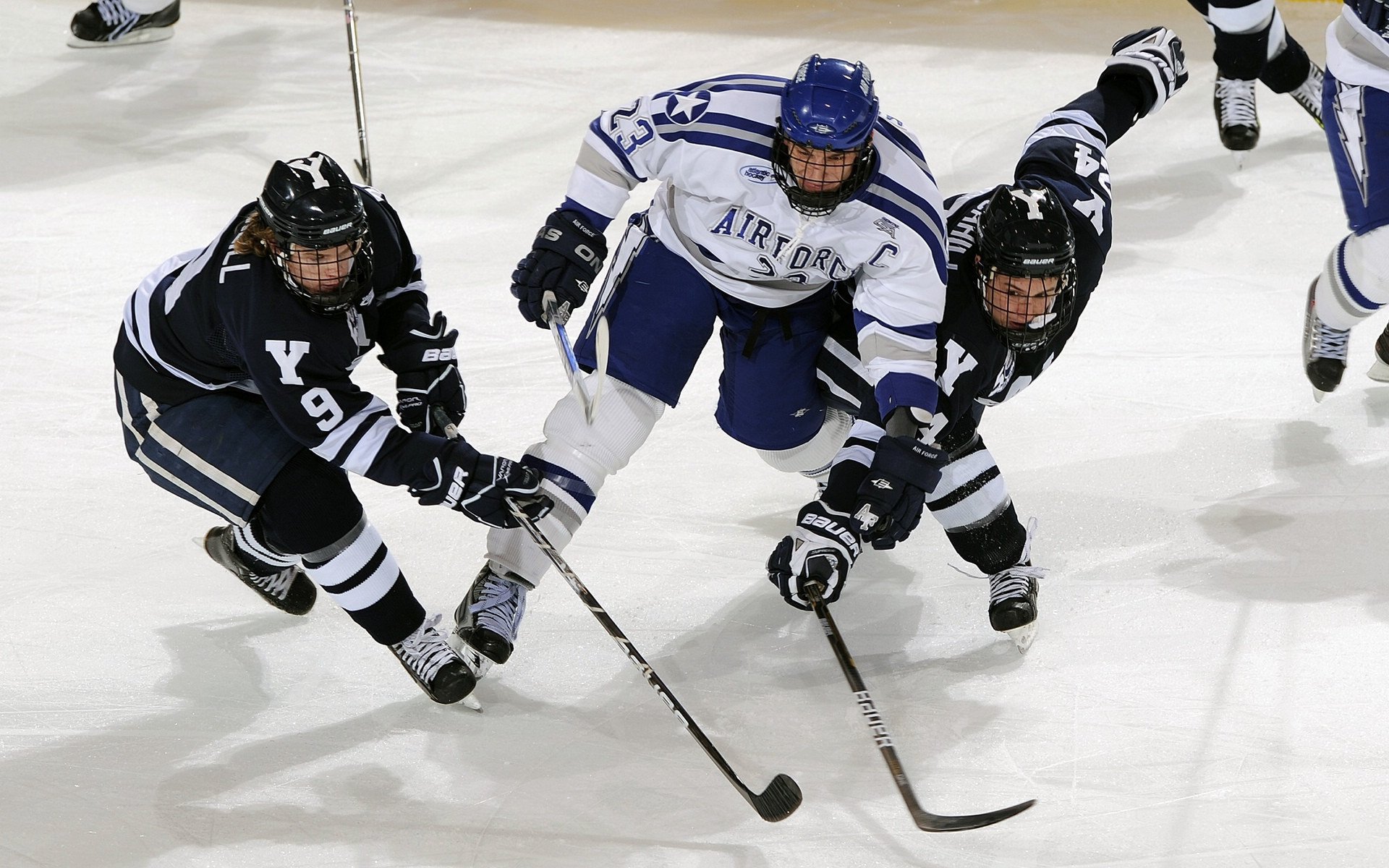 库里在慈善赛中命中压哨远投，库里发挥最好的比赛